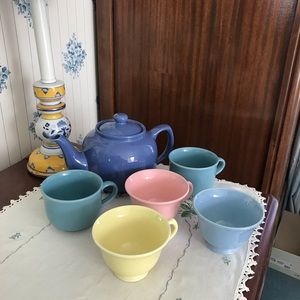 MISMATCHED TEAPOT & TEACUPS